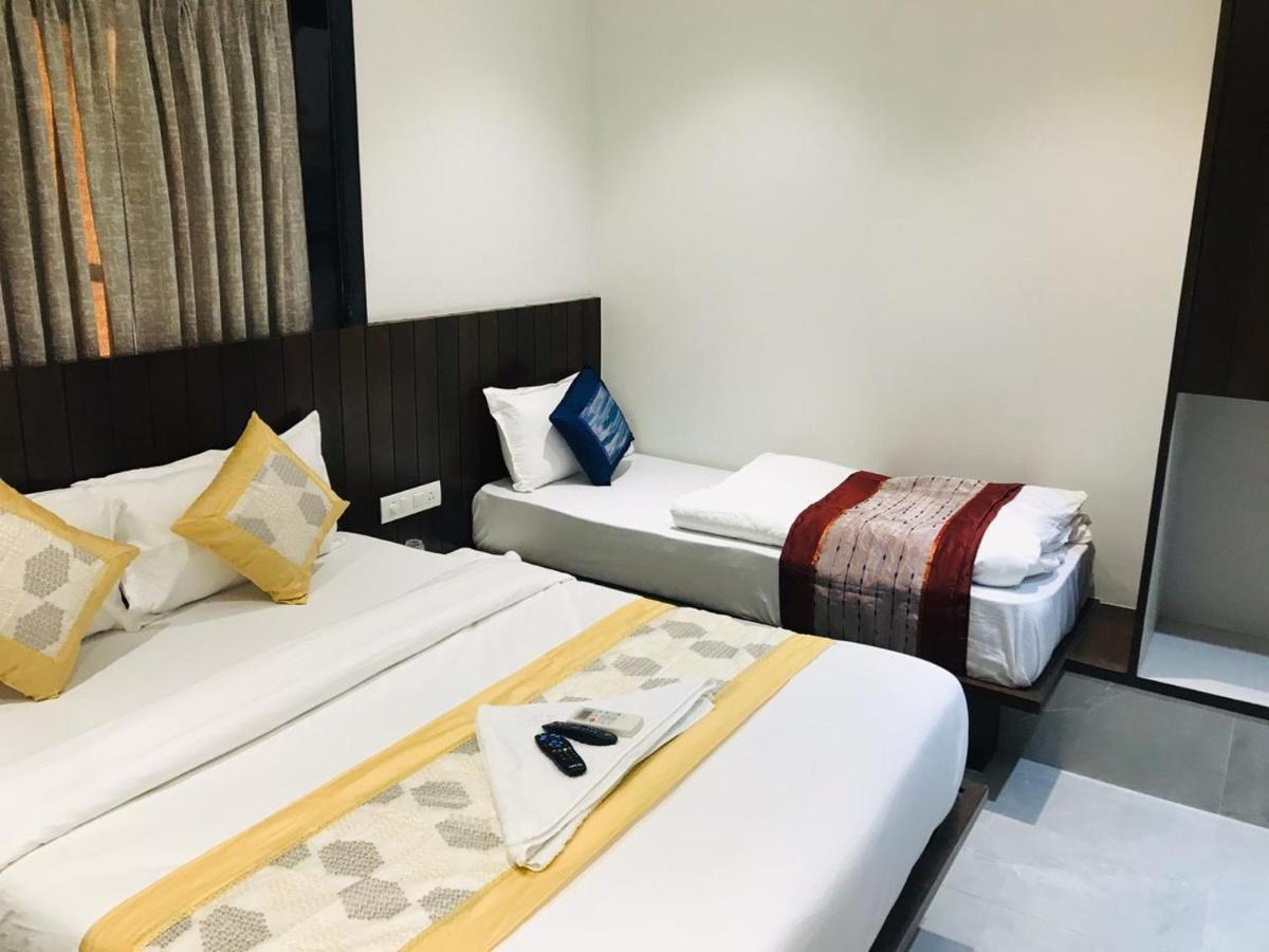 Hotel Flora Suites - Fort Mumbai Bagian luar foto