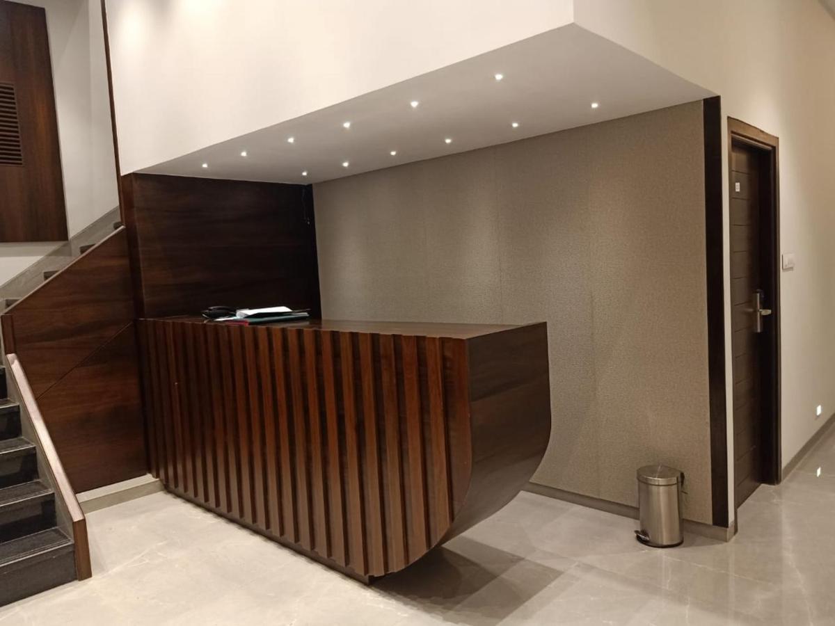 Hotel Flora Suites - Fort Mumbai Bagian luar foto
