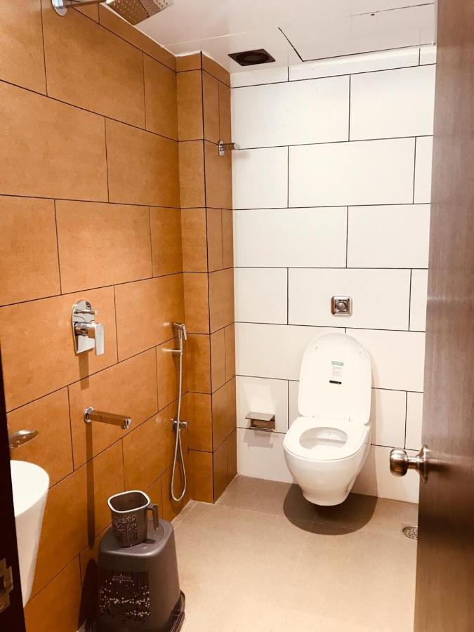 Hotel Flora Suites - Fort Mumbai Bagian luar foto