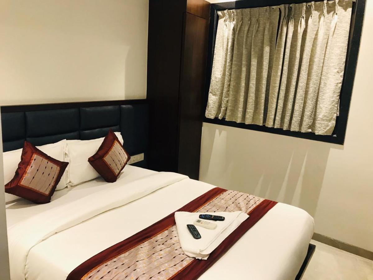 Hotel Flora Suites - Fort Mumbai Bagian luar foto