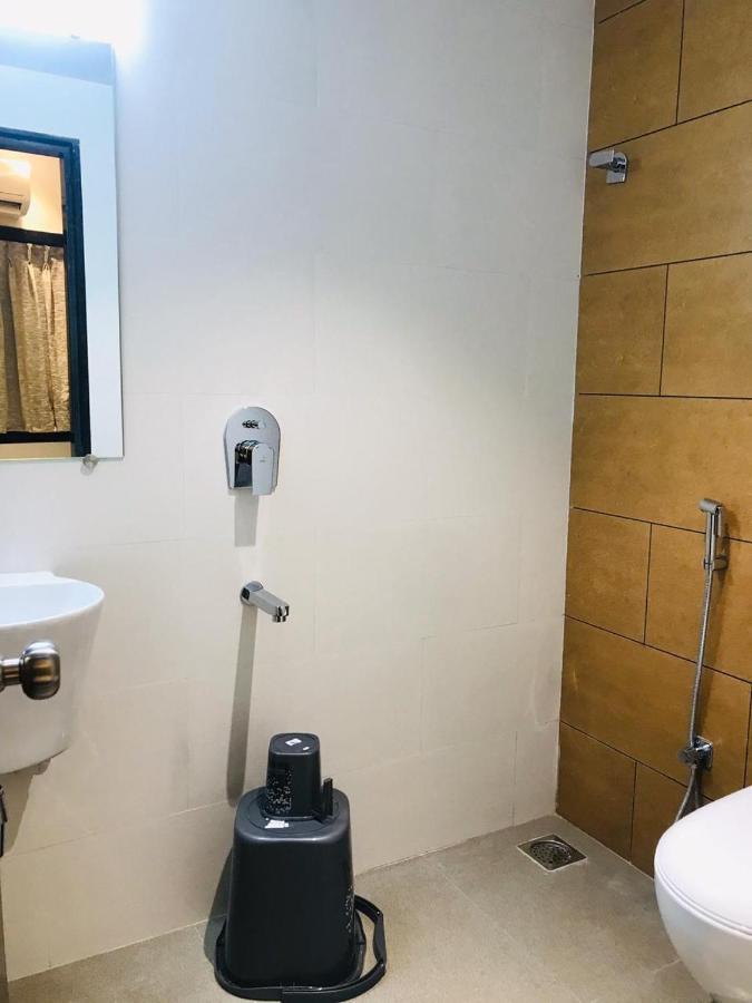 Hotel Flora Suites - Fort Mumbai Bagian luar foto