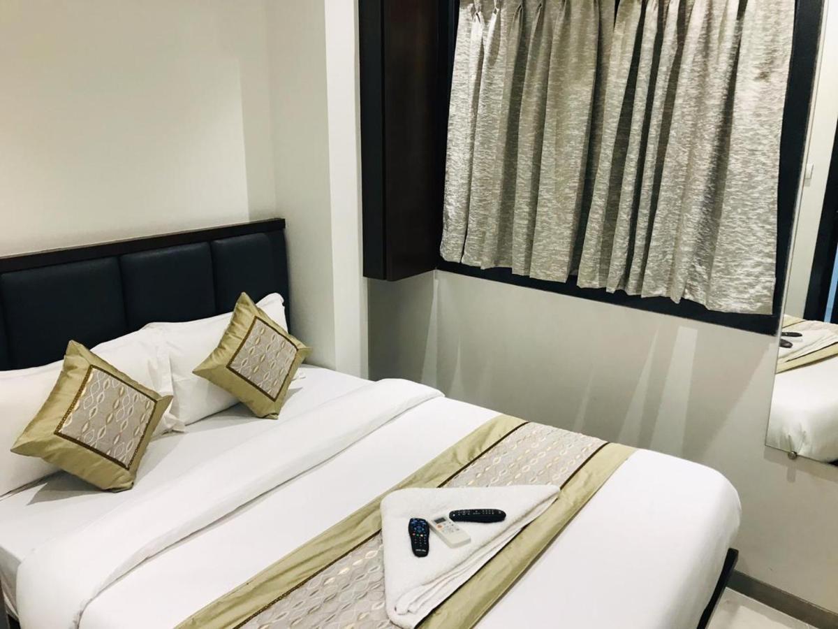 Hotel Flora Suites - Fort Mumbai Bagian luar foto